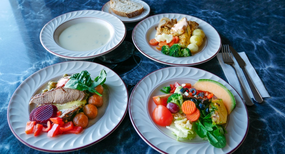 salatbarinn-buffett-restaurant-iceland-supa-salat-braud
